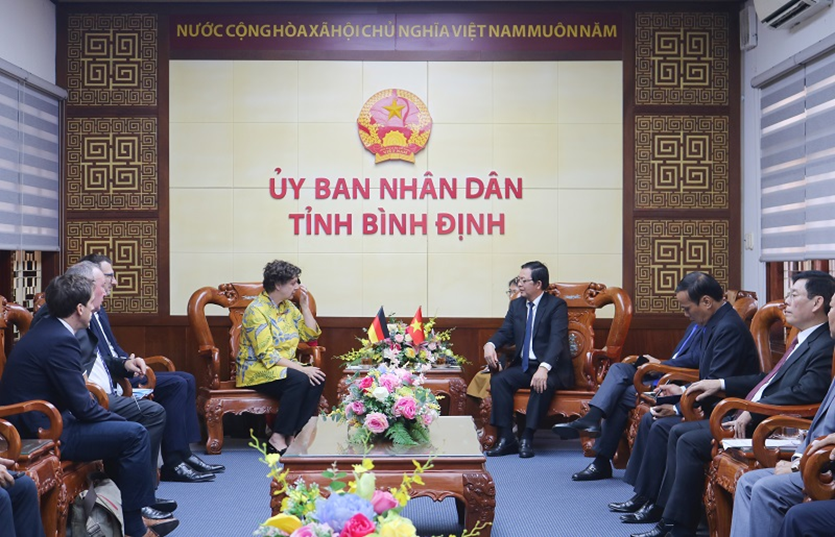 Lãnh đạo tỉnh Bình Định bày tỏ mong muốn Đại sứ CHLB Đức tại Việt Nam thúc đẩy để dự án điện gió ngoài khơi của Tập đoàn PNE được triển khai thuận lợi và thành công.